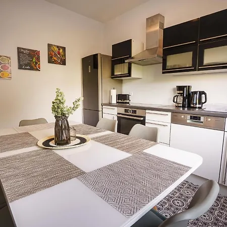 Immostay Mit Garten & Free Parking *