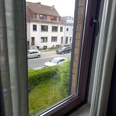 Апартаменти Immostay Mit Garten & Free Parking Бремен