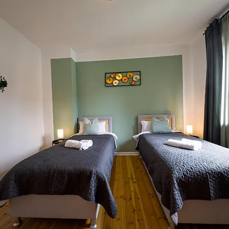 Immostay Mit Garten & Free Parking