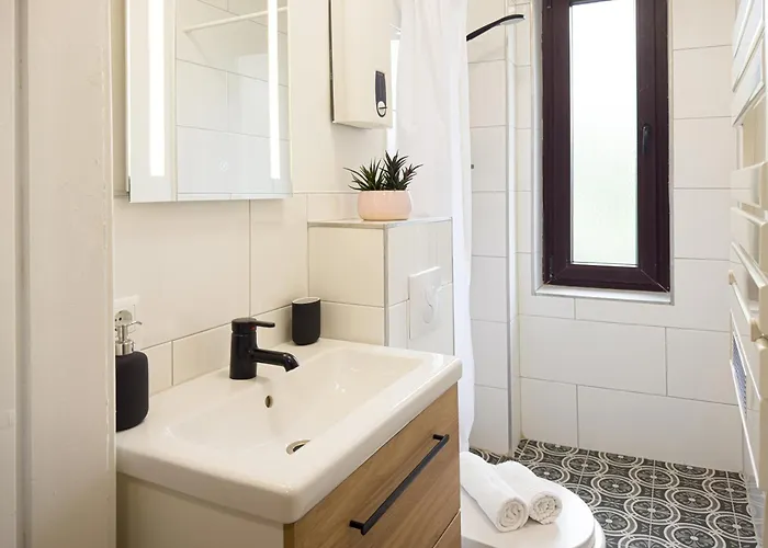 Immostay Mit Garten & Free Parking 公寓